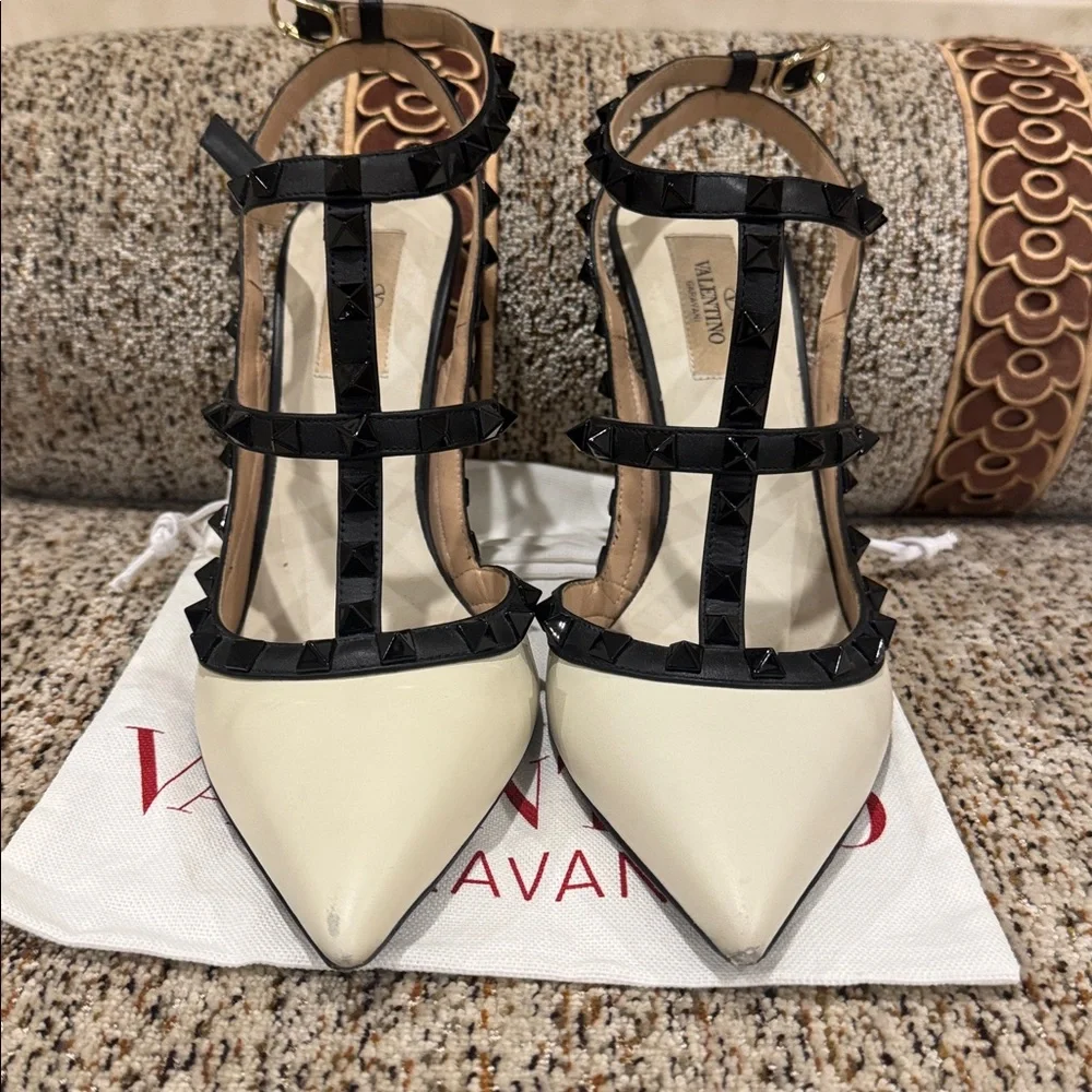 Valentino Black and Cream Rockstud Heels - Picture 1 of 10